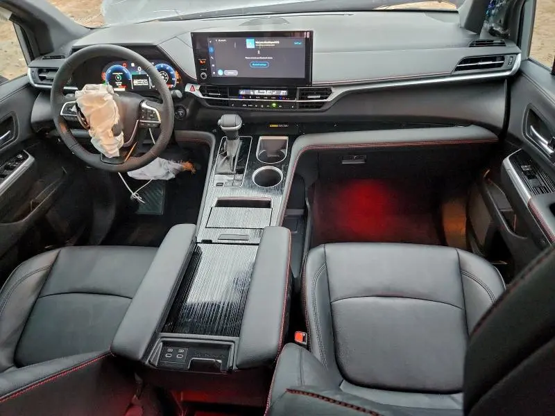 2025 TOYOTA SIENNA XSE  