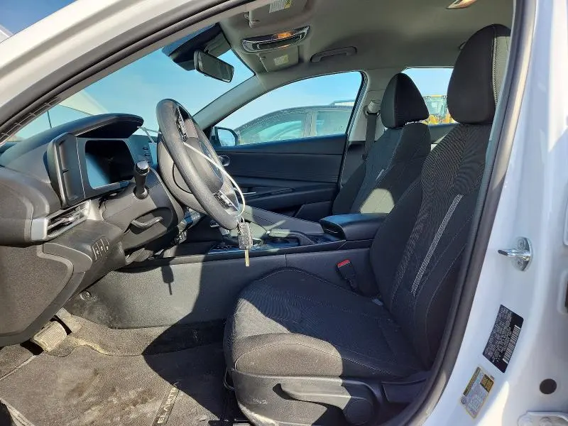 2024 HYUNDAI ELANTRA SE  