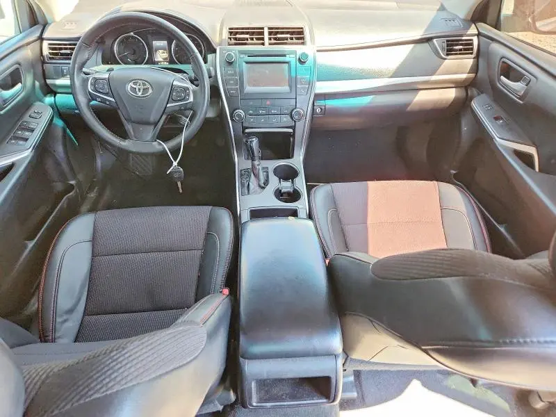 2016 TOYOTA CAMRY SE  