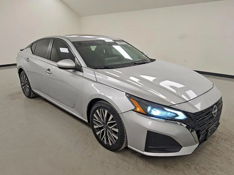 2023 NISSAN ALTIMA SV  