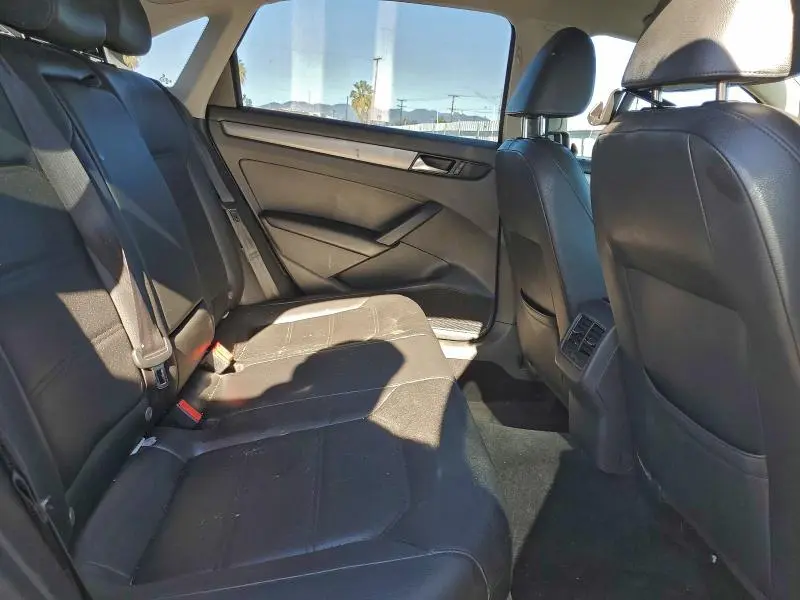 2014 VOLKSWAGEN PASSAT SE  