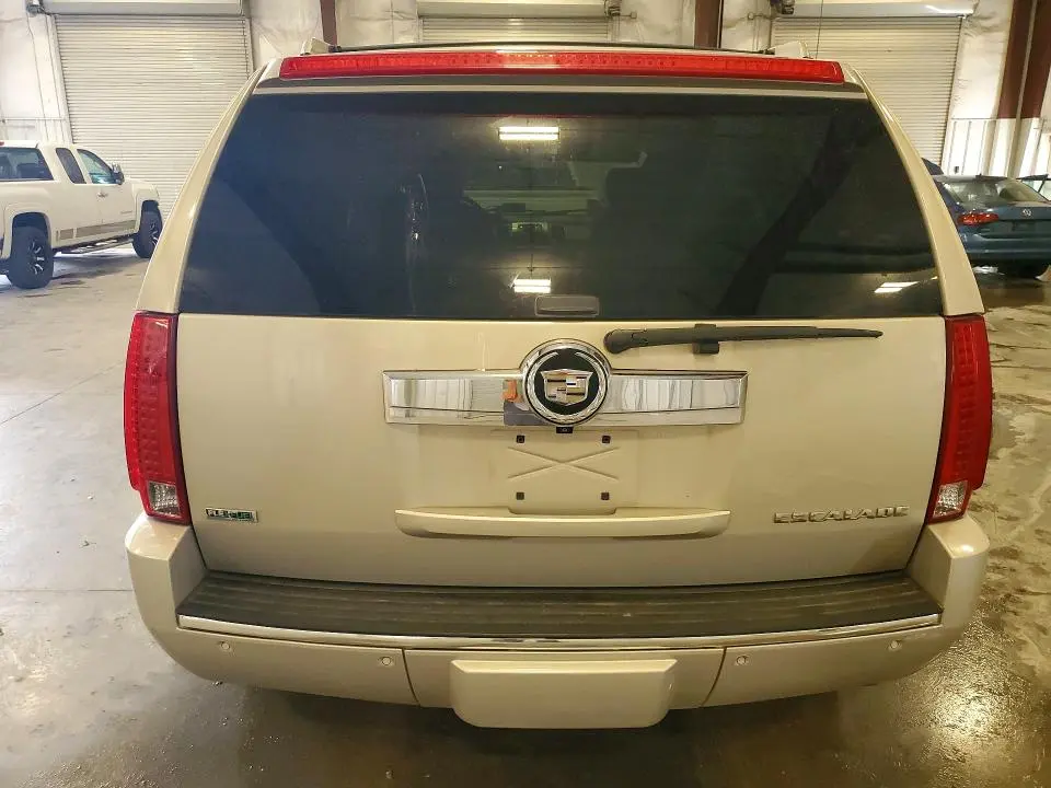 2011 CADILLAC ESCALADE PREMIUM  