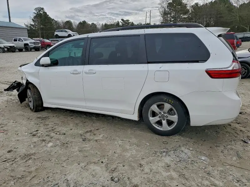 2020 TOYOTA SIENNA LE  