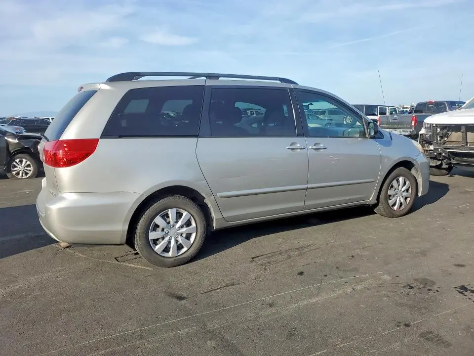 2010 TOYOTA SIENNA LE 8-PASSENGER  