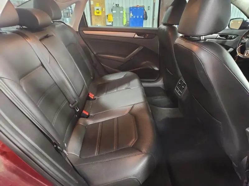 2015 VOLKSWAGEN PASSAT SE  