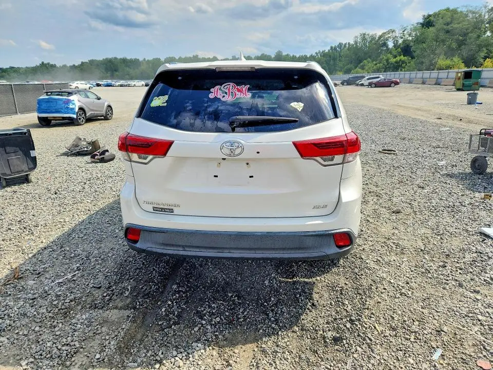2018 TOYOTA HIGHLANDER XLE  
