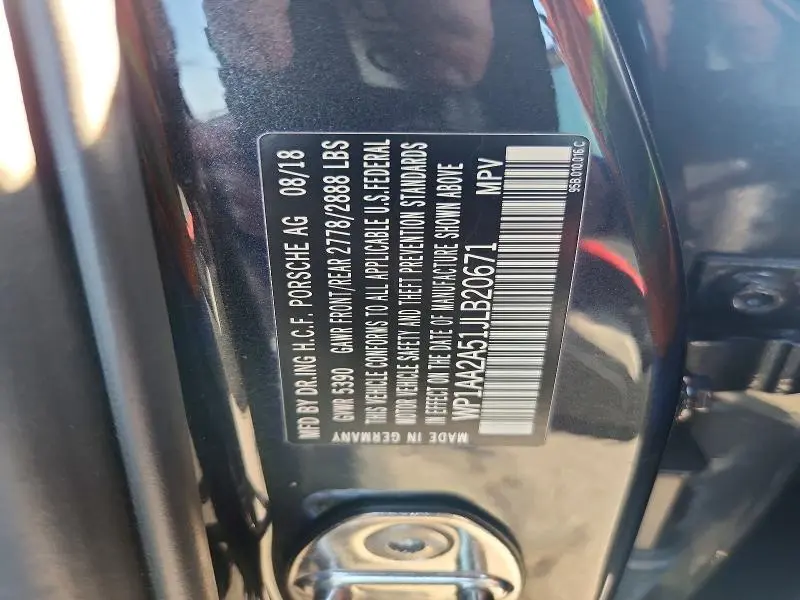 2018 PORSCHE MACAN   
