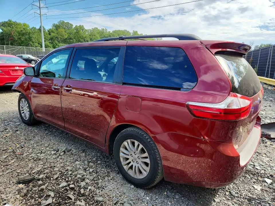 2015 TOYOTA SIENNA XLE 8-PASSENGER  
