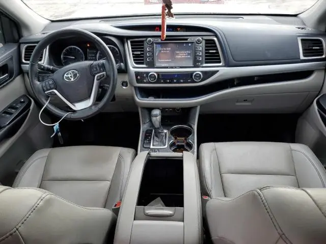 2019 TOYOTA HIGHLANDER SE  