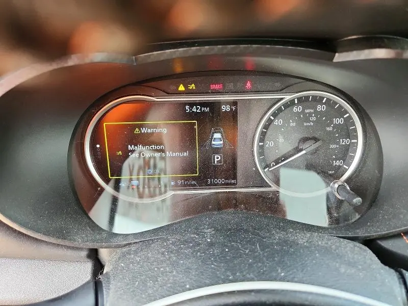 2021 NISSAN VERSA SR  