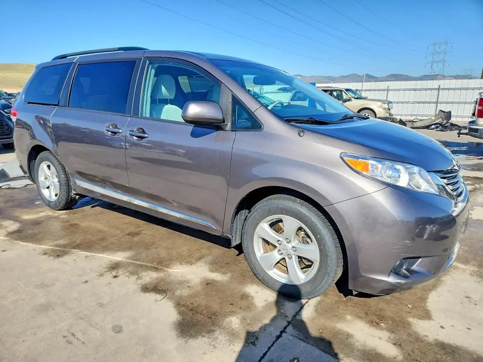 2014 TOYOTA SIENNA LE  