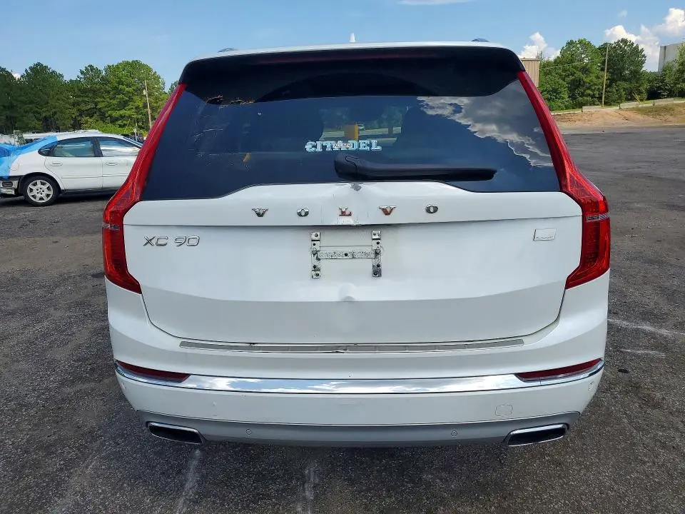 2021 VOLVO XC90 T8 RECHARGE MOMENTUM  
