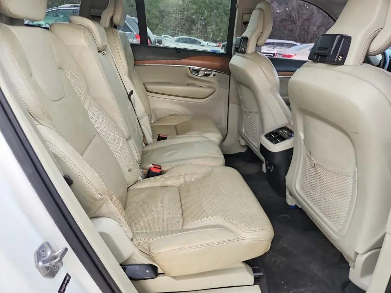 2017 VOLVO XC90 T6  