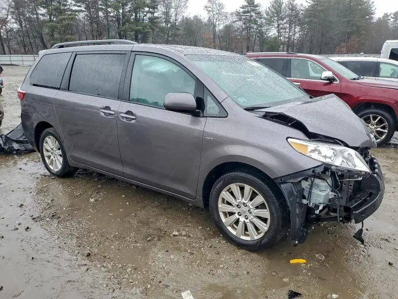 2017 TOYOTA SIENNA XLE  