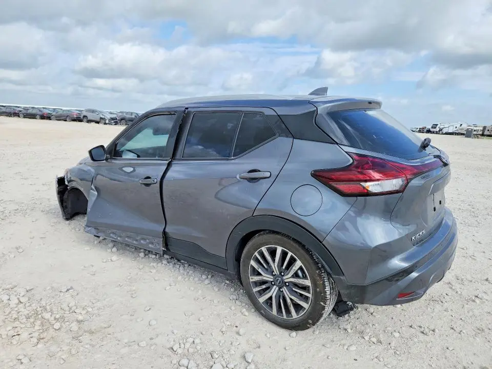 2022 NISSAN KICKS SV  