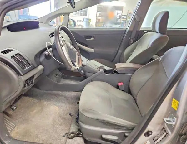 2010 TOYOTA PRIUS III  