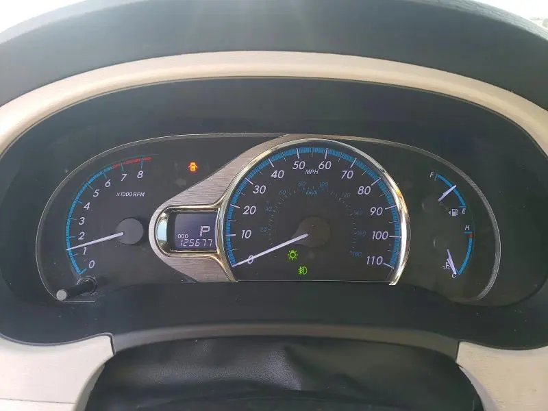 2013 TOYOTA SIENNA XLE 8-PASSENGER  