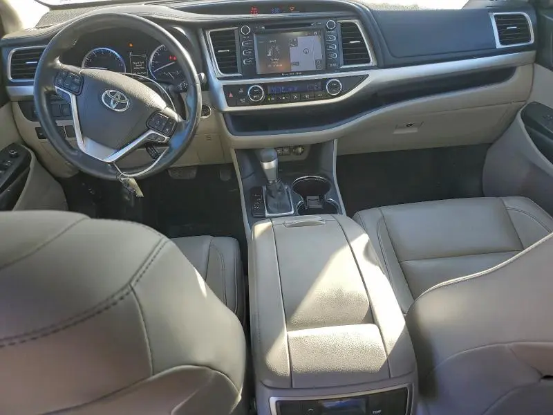 2018 TOYOTA HIGHLANDER SE  