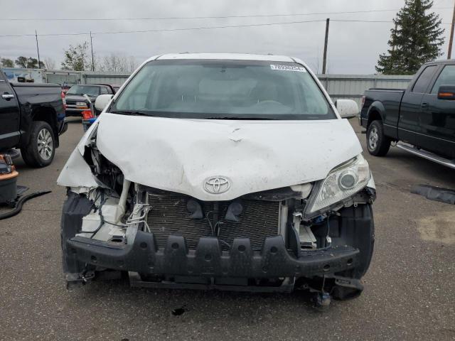 2013 TOYOTA SIENNA XLE