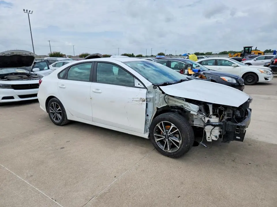 2022 KIA FORTE LXS  