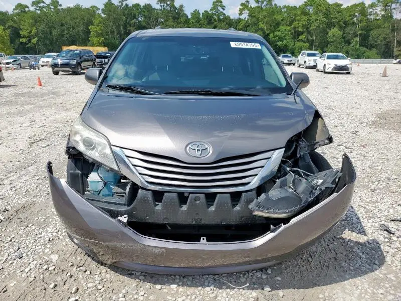 2015 TOYOTA SIENNA XLE  
