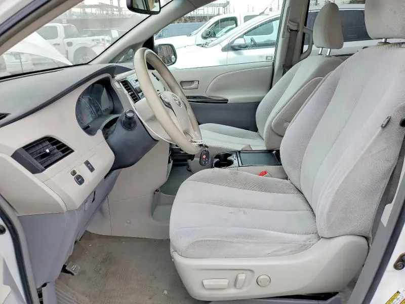 2011 TOYOTA SIENNA LE  