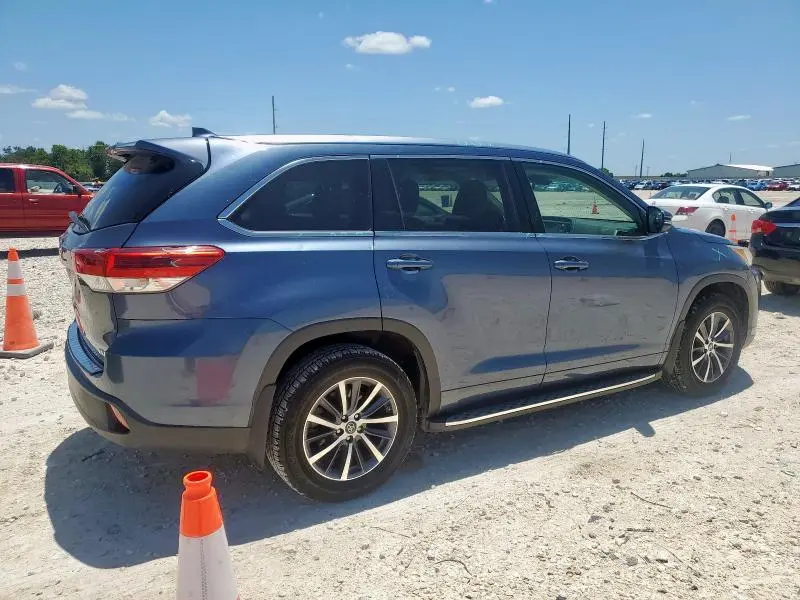2017 TOYOTA HIGHLANDER SE  