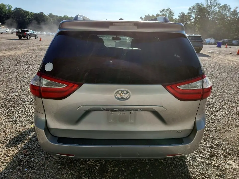2015 TOYOTA SIENNA LE  