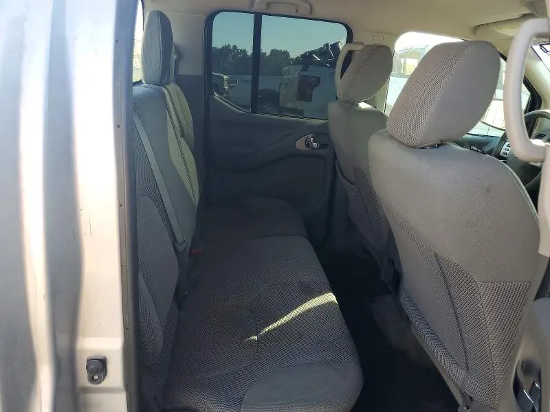 2017 NISSAN FRONTIER SV  