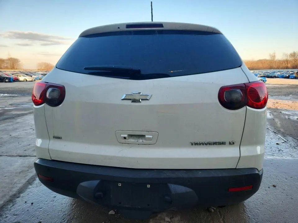 2010 CHEVROLET TRAVERSE LT  