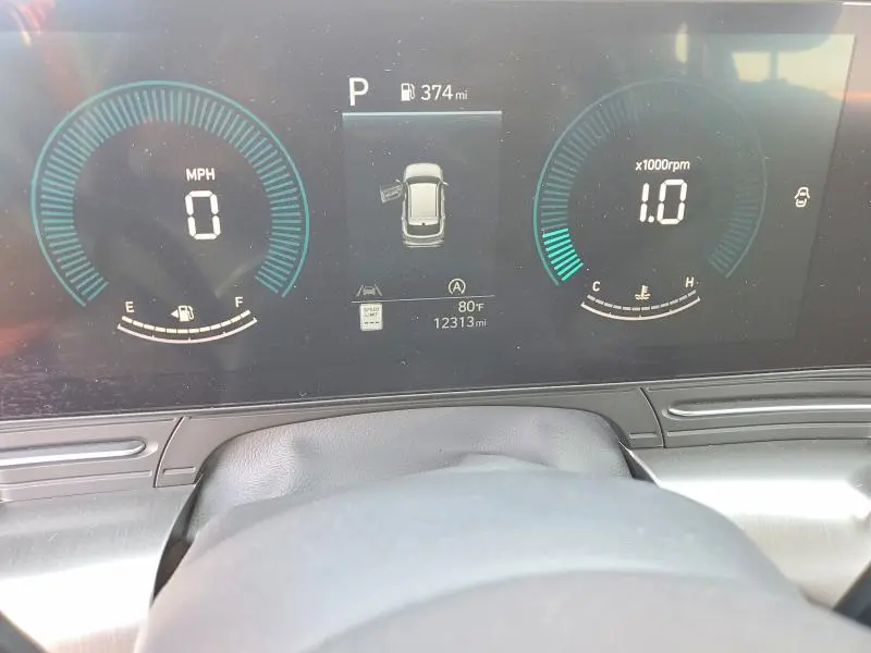 2025 HYUNDAI KONA SE  