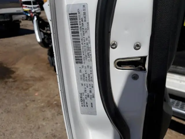 2016 RAM 1500 SLT  