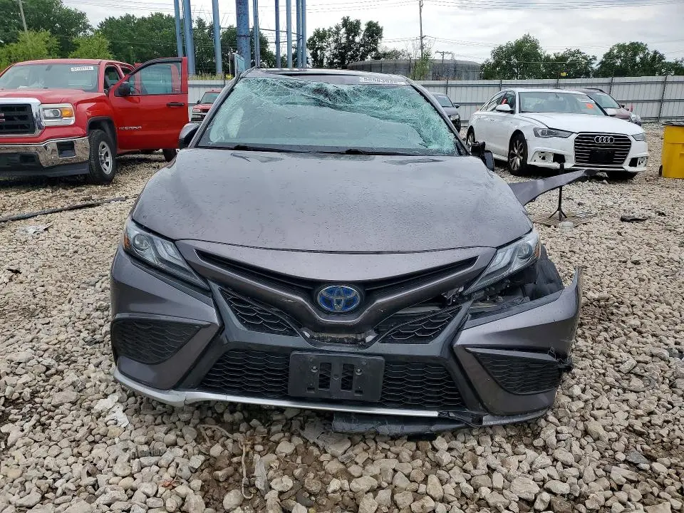 2021 TOYOTA CAMRY XSE  