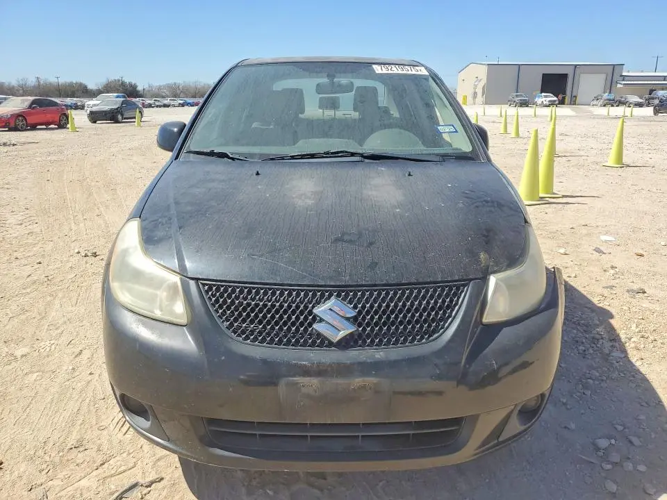 2011 SUZUKI SX4 LE  