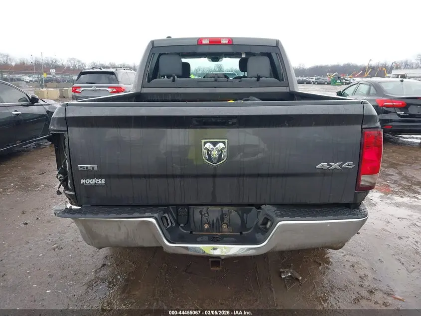 2017 RAM 1500 SLT  4X4 5'7 BOX