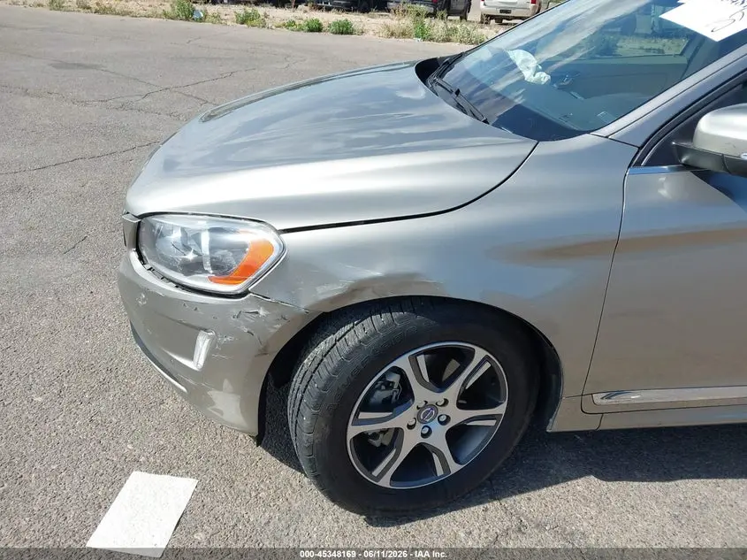 2015 VOLVO XC60 T6