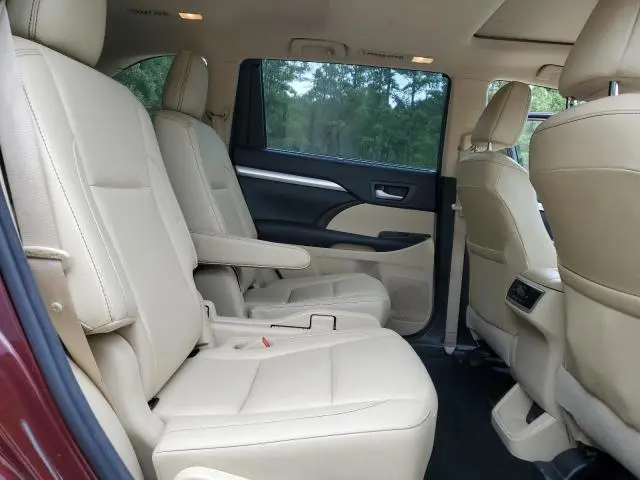2017 TOYOTA HIGHLANDER SE  