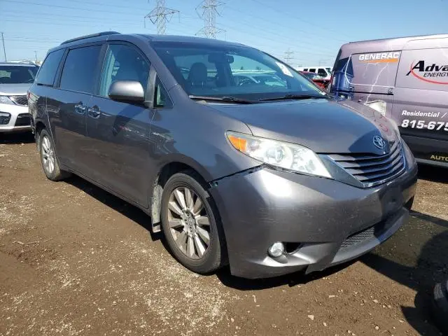 2017 TOYOTA SIENNA XLE  