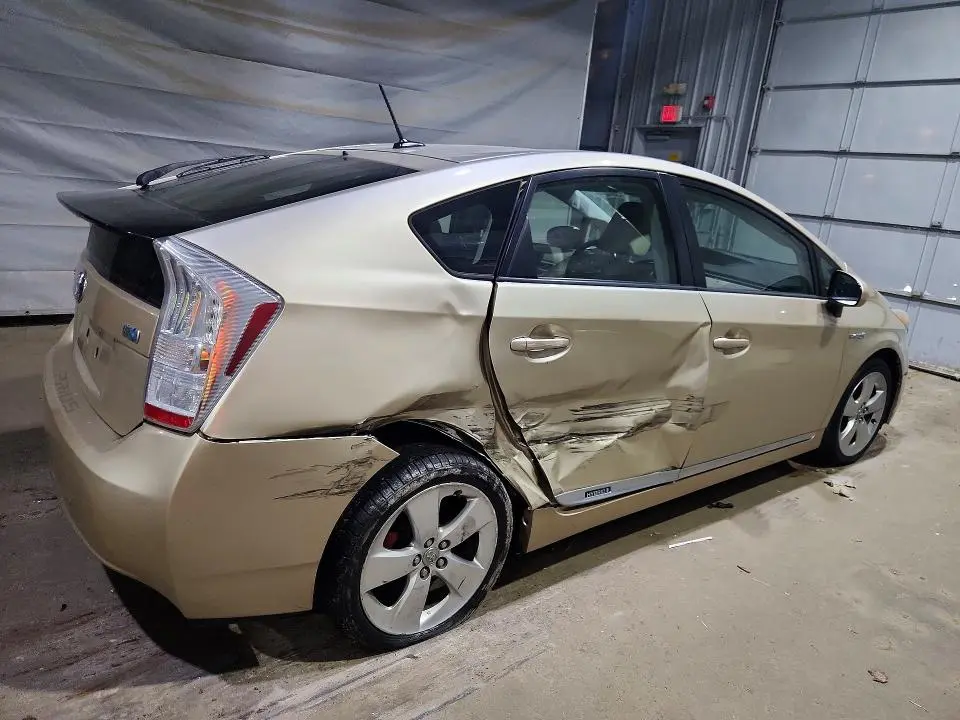 2010 TOYOTA PRIUS V  