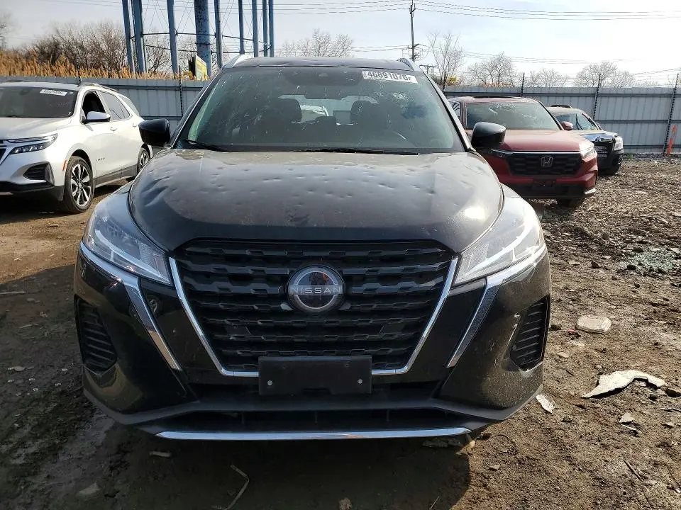 2024 NISSAN KICKS SV  