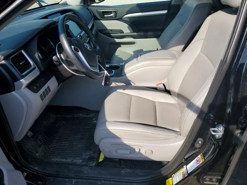 2019 TOYOTA HIGHLANDER XLE  