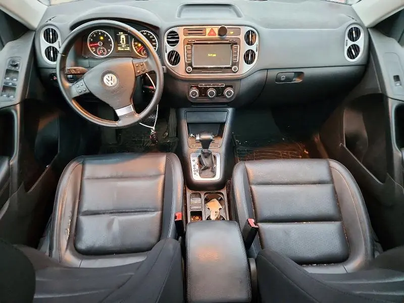 2010 VOLKSWAGEN TIGUAN SE  