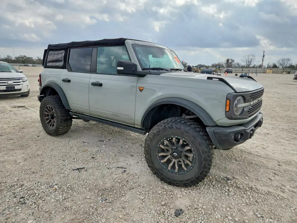 2022 FORD BRONCO BASE  