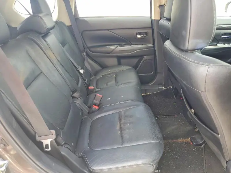 2016 MITSUBISHI OUTLANDER SE  