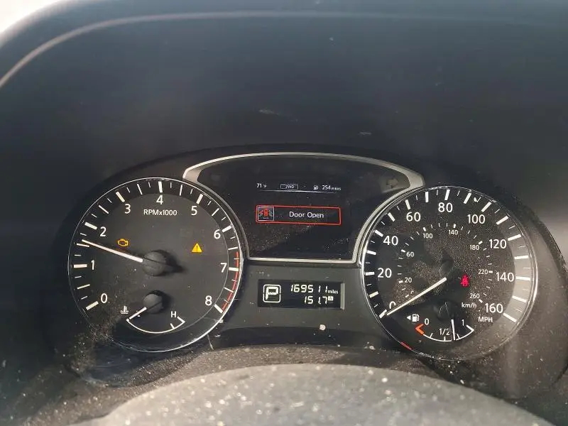 2015 NISSAN PATHFINDER SV  