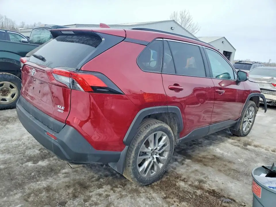 2022 TOYOTA RAV4 XLE  