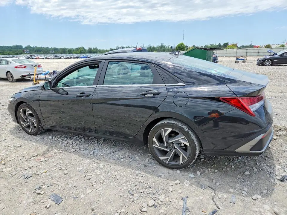 2025 HYUNDAI ELANTRA SEL  