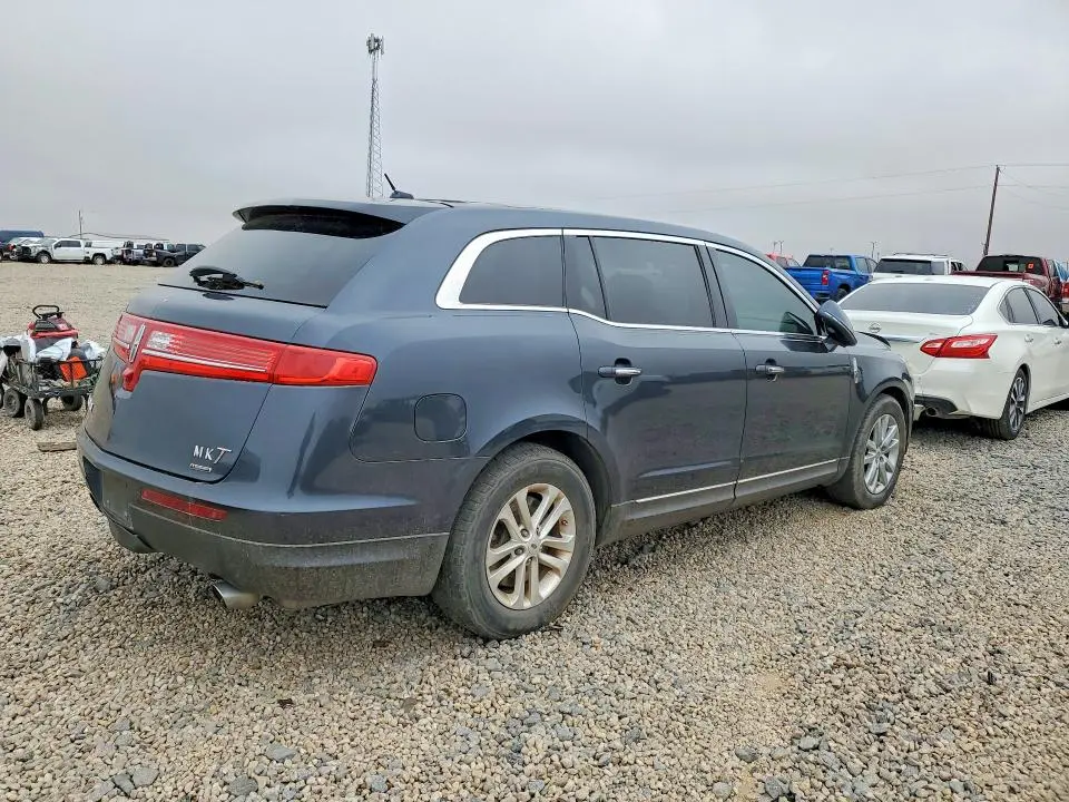 2013 LINCOLN MKT   