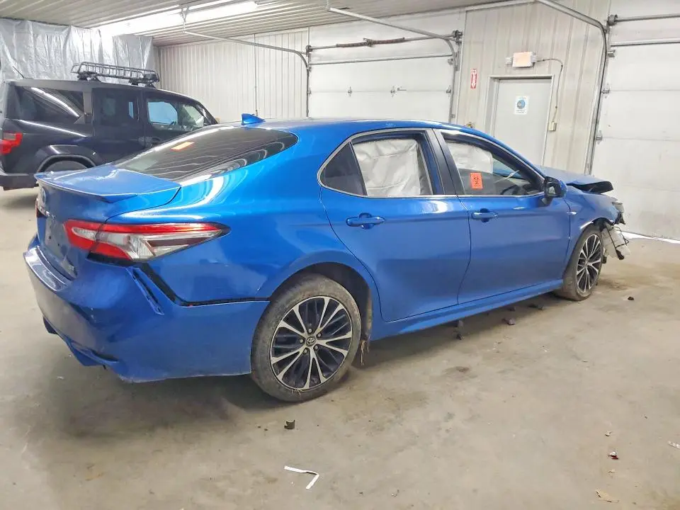 2019 TOYOTA CAMRY SE  