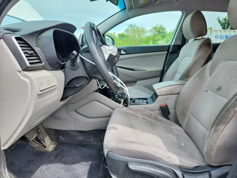 2021 HYUNDAI TUCSON SE  